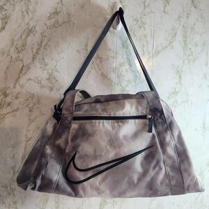 NIKE Lightweight Duffle Bag